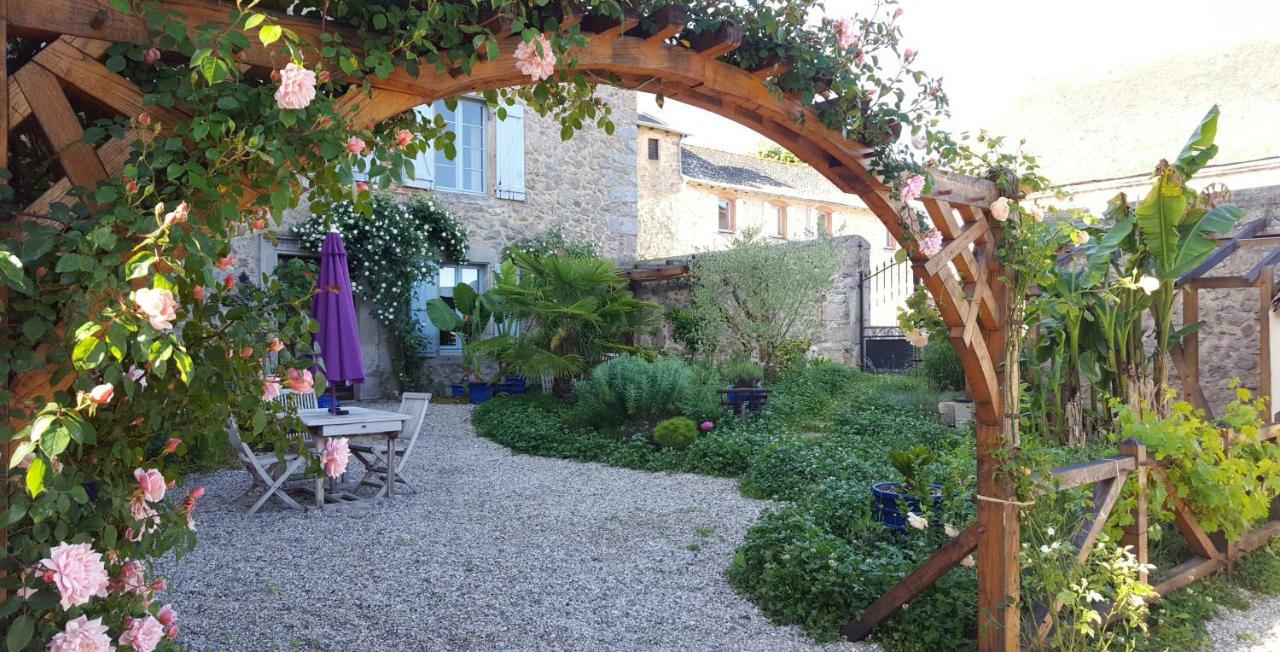 Chambres D'Hotes Du Presbytere La Bastide-l'Eveque Luaran gambar